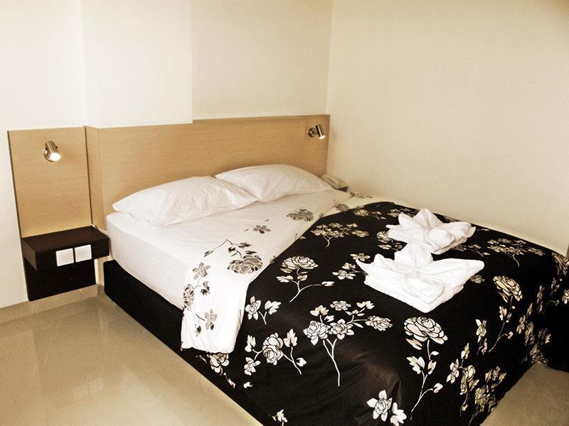 Manado Inn Hotel Esterno foto