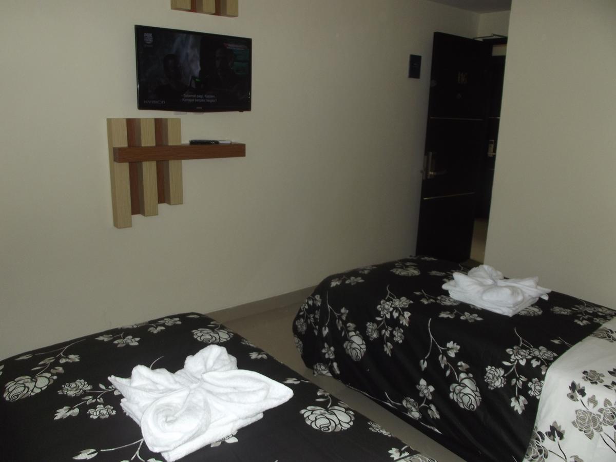 Manado Inn Hotel Esterno foto